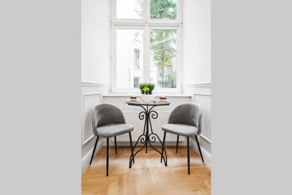 Househost Apartment I: Studencka Street Krakow Poland